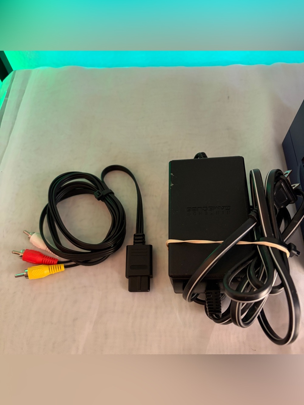 Nintendo GameCube Purple Console Bundle Controllers Power/AV Cables Tested Works - Picture 4 of 16